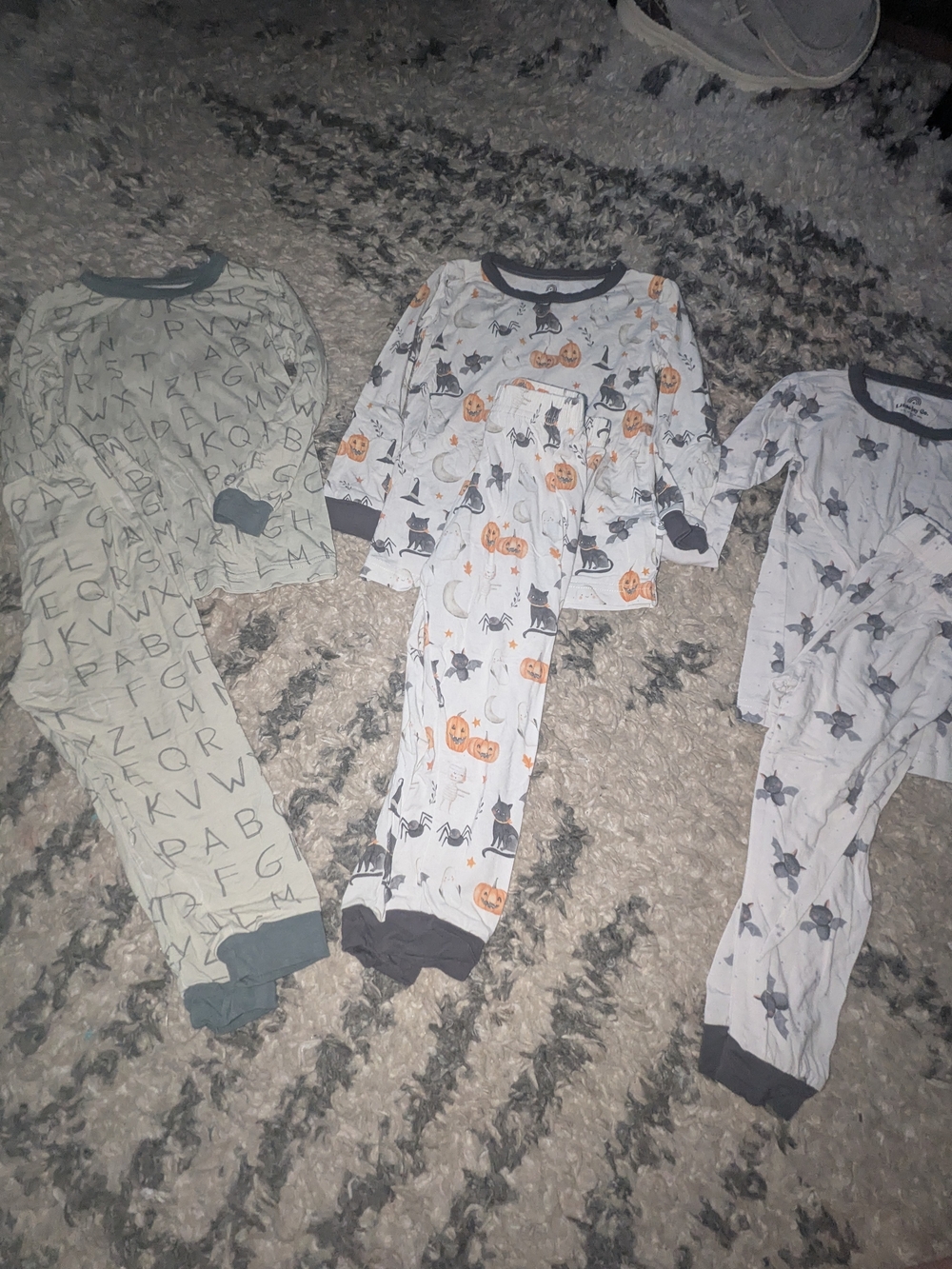 Kids Halloween Pumpkin & Bat Long-Sleeve Pajama Set - White & Orange